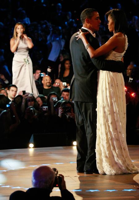 38 Pictures Of Barack and Michelle Obama Showing Each Other Love
