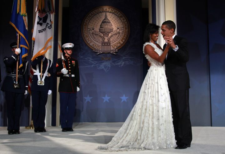 38 Pictures Of Barack and Michelle Obama Showing Each Other Love