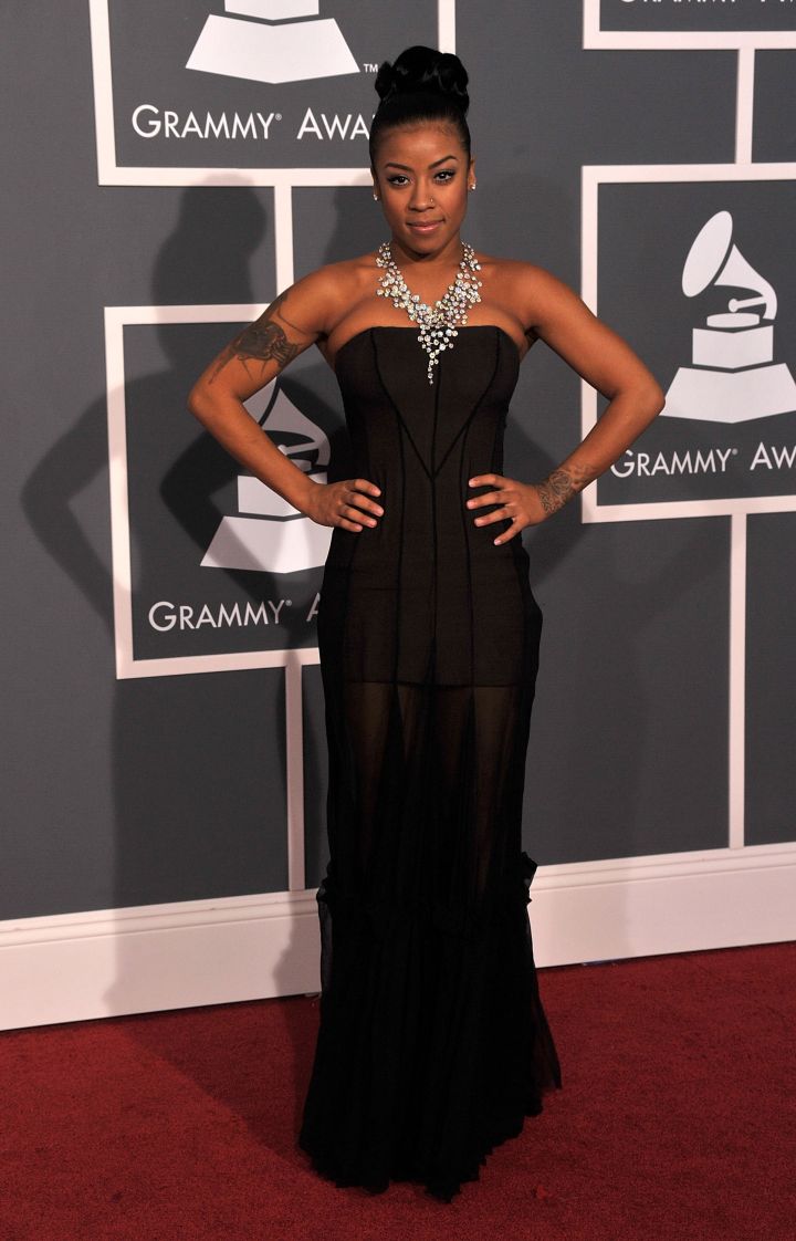 Grammy goddess in all black.