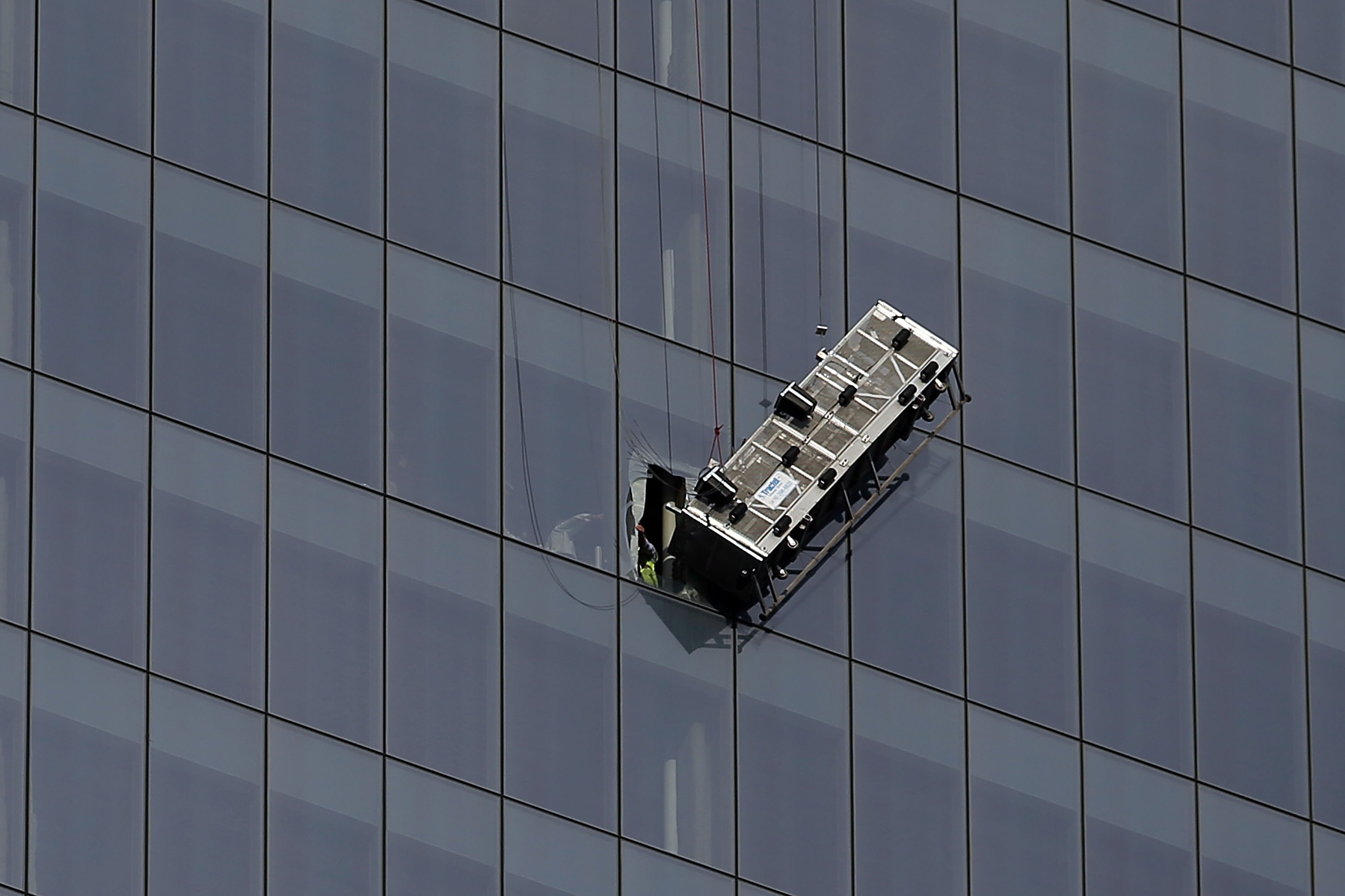 One World Trade Center Window Washers Trapped In Dangling Scaffolding