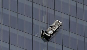 One World Trade Center Window Washers Trapped In Dangling Scaffolding