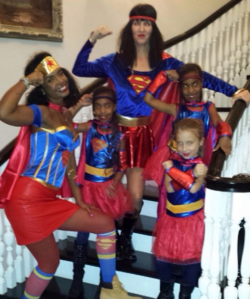 Kim Porter and the twins go as superwomen!