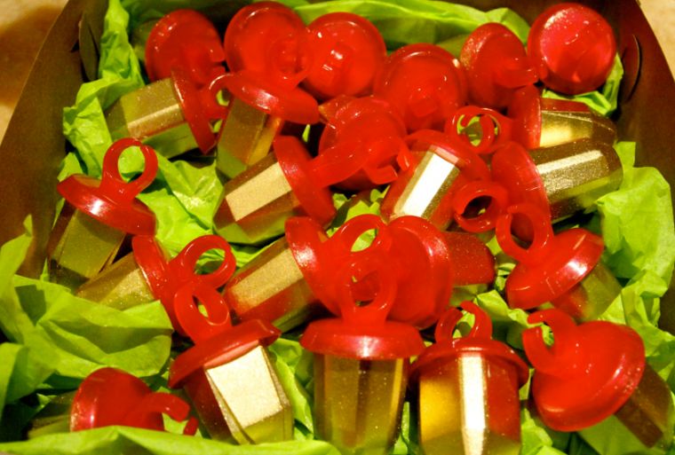Special gold ring pops for Bey and her crew.