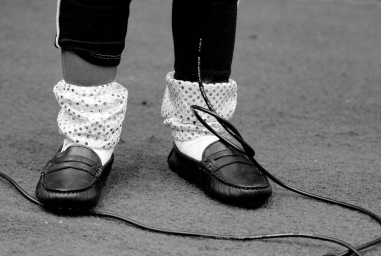 Bey proves it’s all in the details, giving us a glimpse at Blue Ivy’s tiny feet.