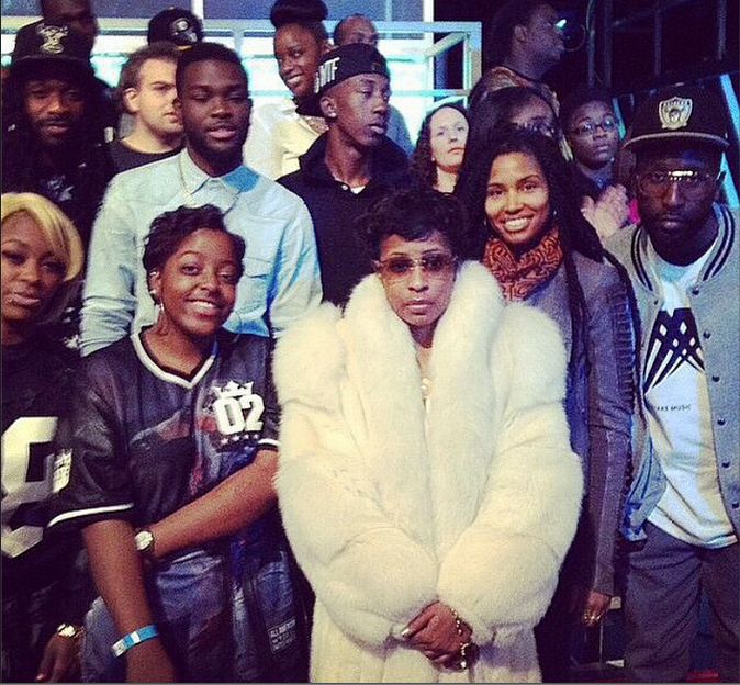 Dej With Her “Fomily.”