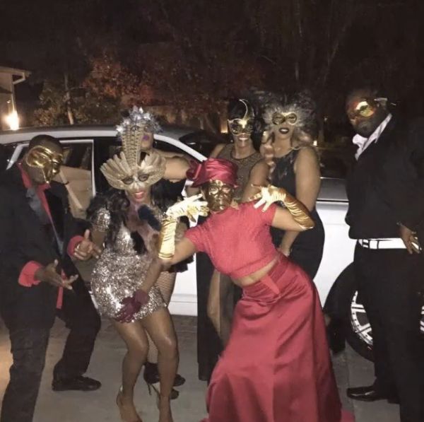 LisaRaye poses it up with some friends outside.