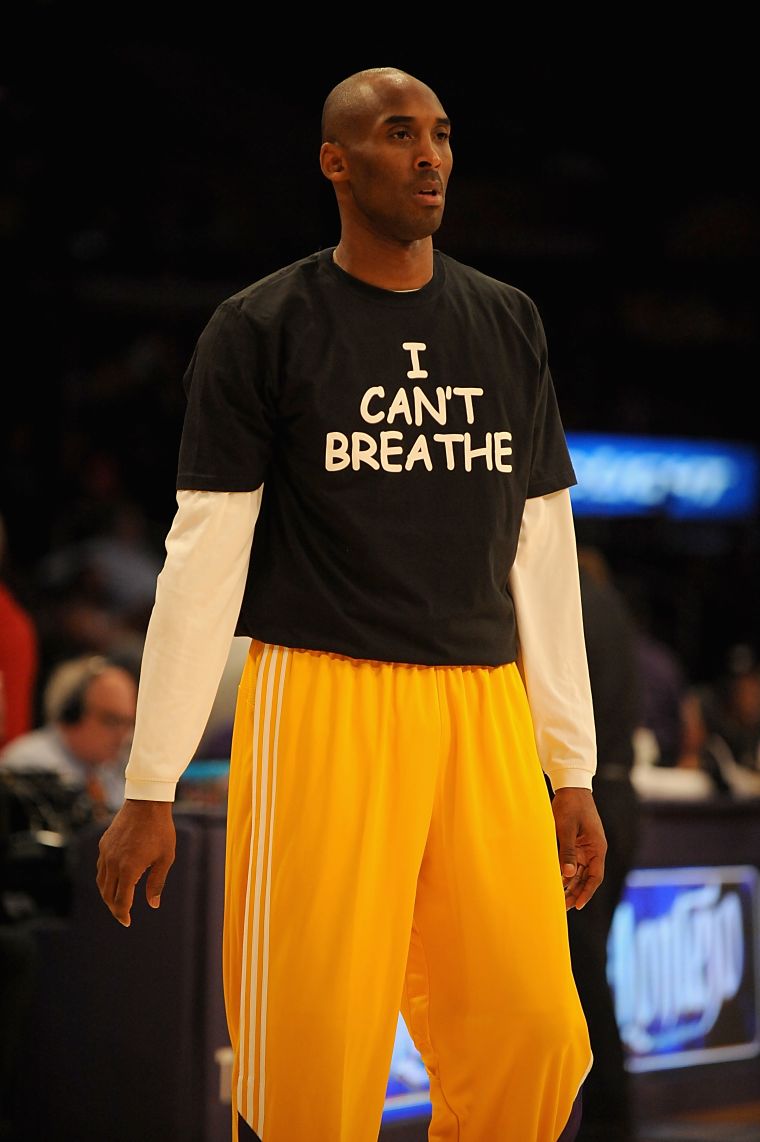 Kobe Bryant and most of his Los Angeles Lakers teammates rocked “I Can’t Breathe” t-shirts during pre-game warmups before taking a win against the Sacramento Kings.