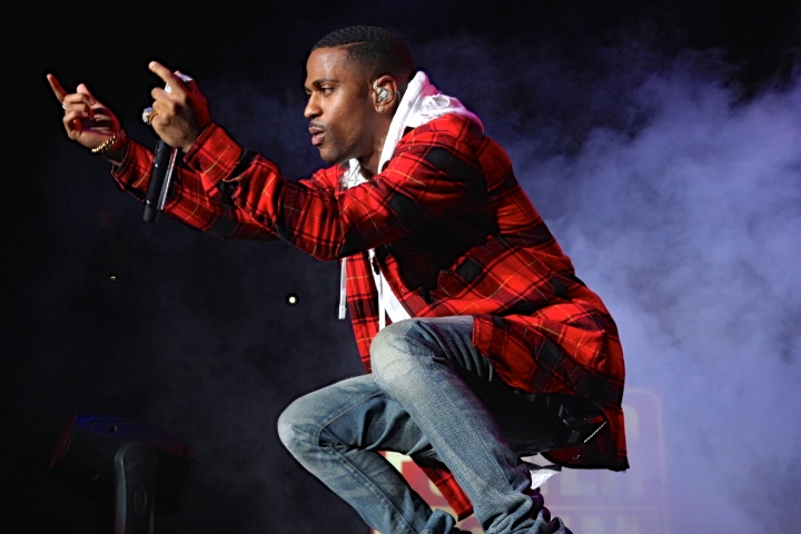 Oh God! Big Sean performs his biggest hits at Power 106’s Cali Christmas.