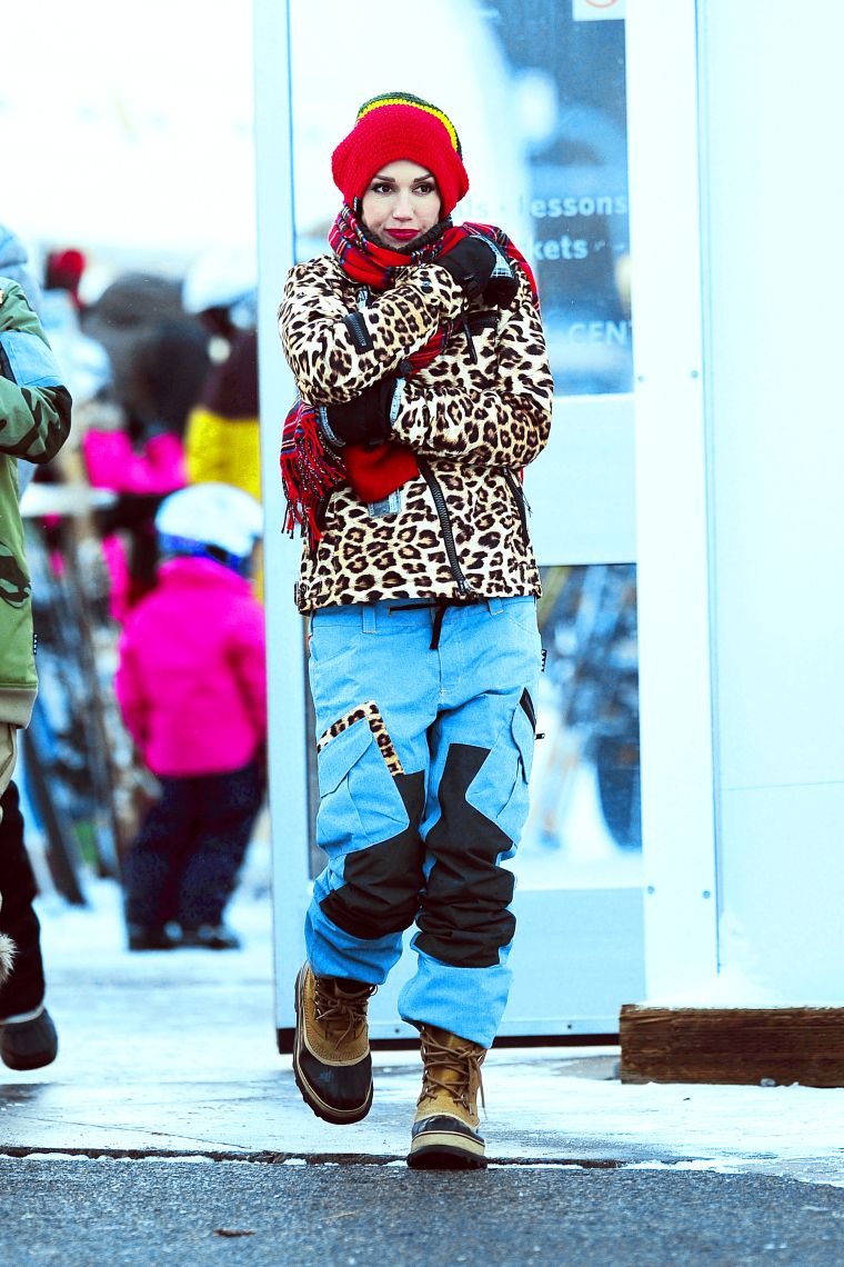 Gwen Stefani bundled up and tried staying warm after hitting the slopes with husband Gavin Rossdale in Mammoth Lakes, CA.