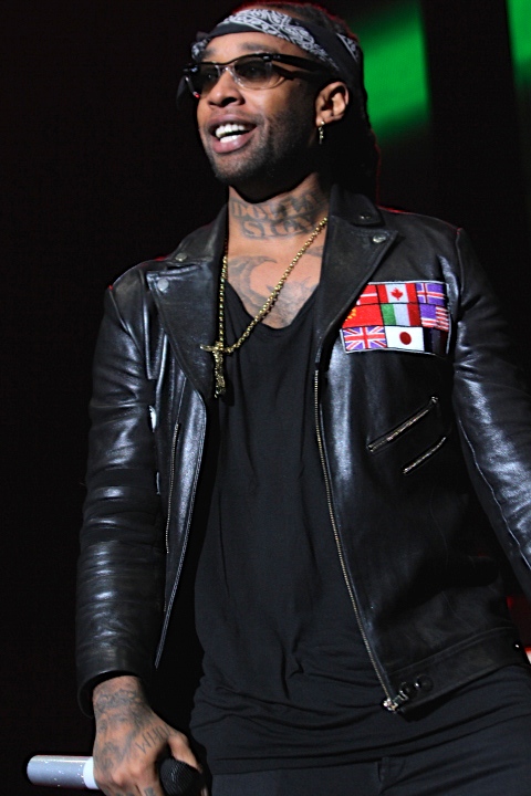 Ty Dolla $ign puts on a dope set at Power 106’s Cali Christmas concert.