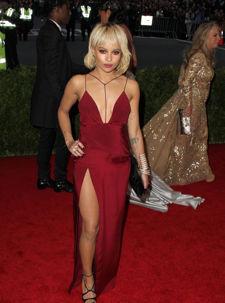 Zoe rocks platinum blonde hair and a plunging red dress for the red carpet.