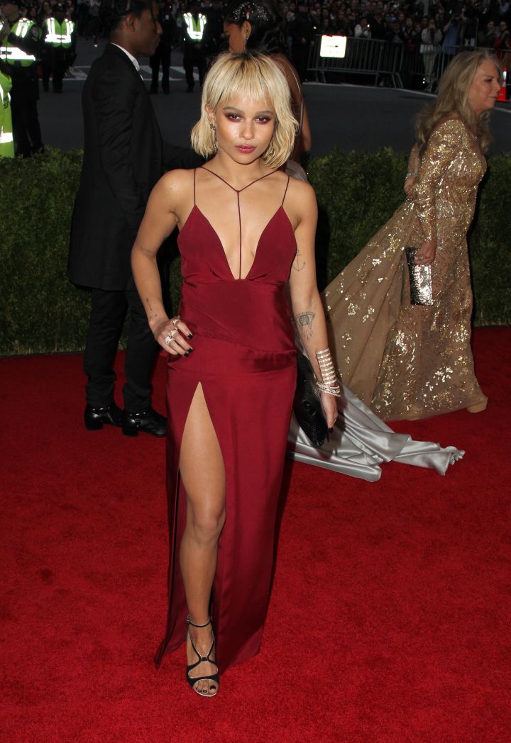 Zoe rocks platinum blonde hair and a plunging red dress for the red carpet.