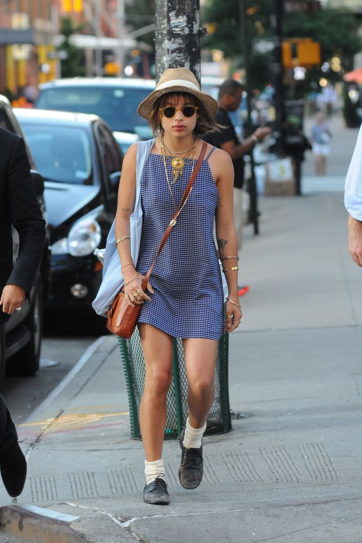 Zoe strolls through NYC in quirky hat and sunglasses.