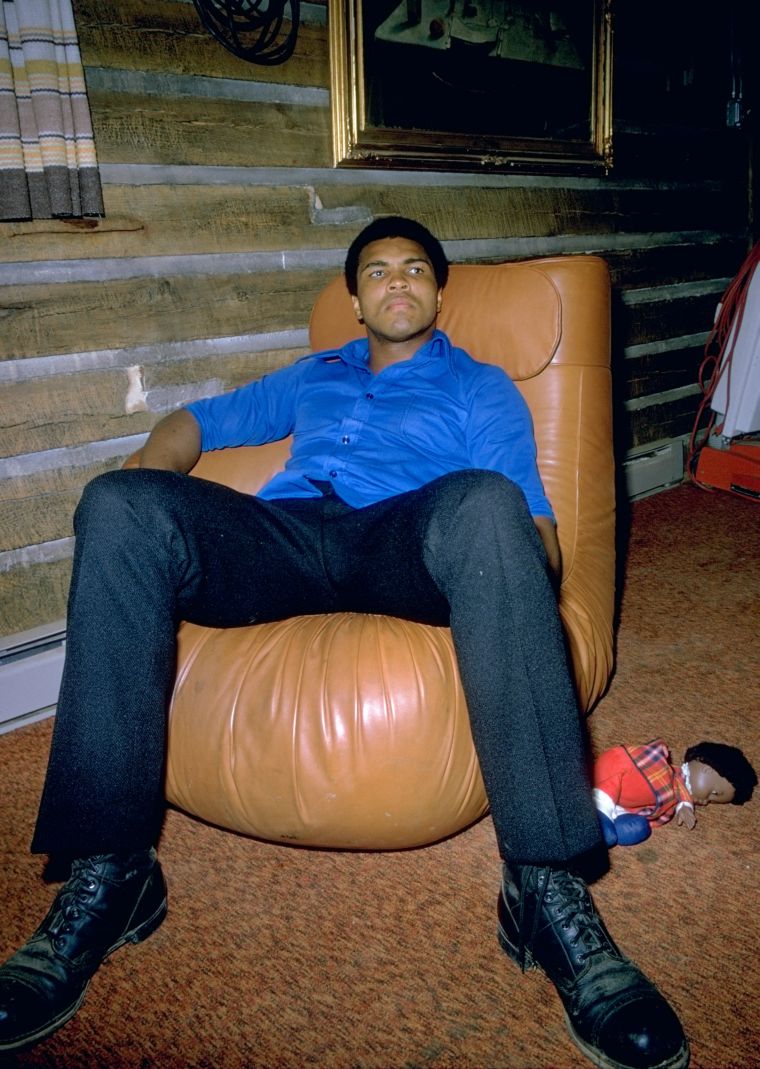 Muhammad Ali of the USA relaxes at home in Deer Lake, Pennsylvania, USA.