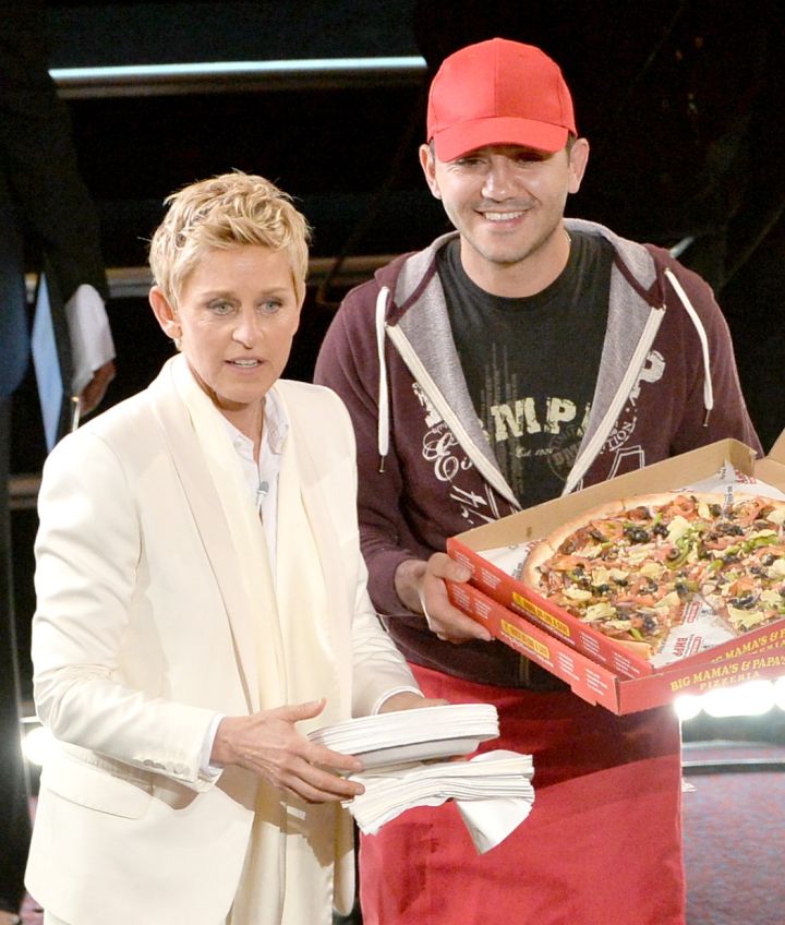 She ordered pizza for celebs who were trying to fit into their Oscar dresses during the ceremony…priceless.
