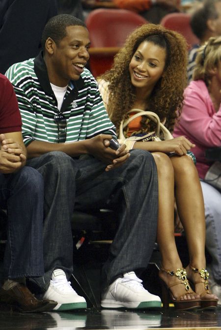 Young Bonnie n’ Clyde have fun at a Toronto Raptors vs. Miami Heat game.