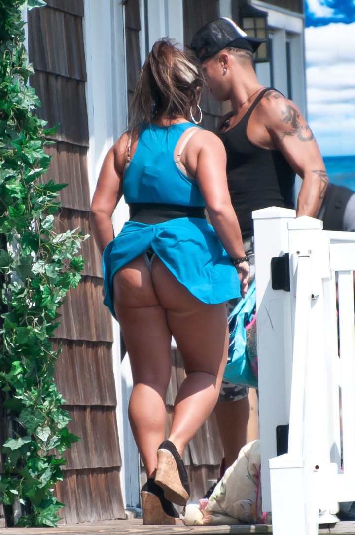 Deena’s skirt blew up as she walked up the stairs of the “Jersey Shore” house in Seaside Heights, New Jersey.