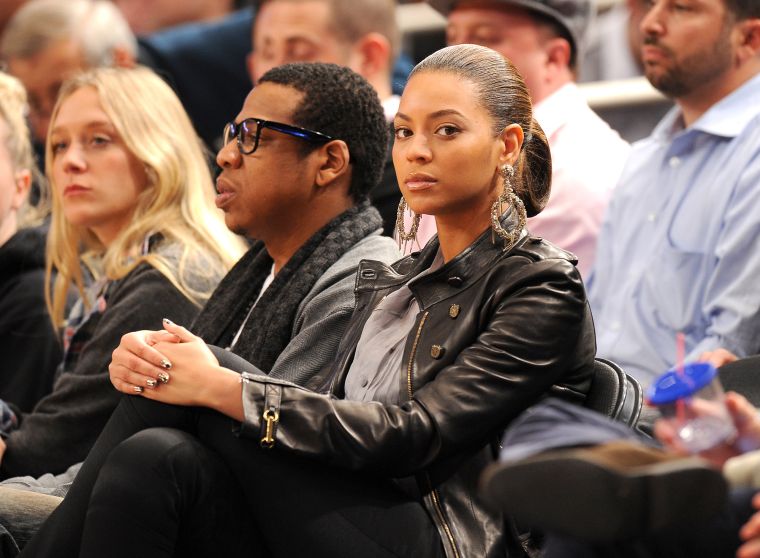 Even when she looks super annoyed at the photogs, it’s cute.