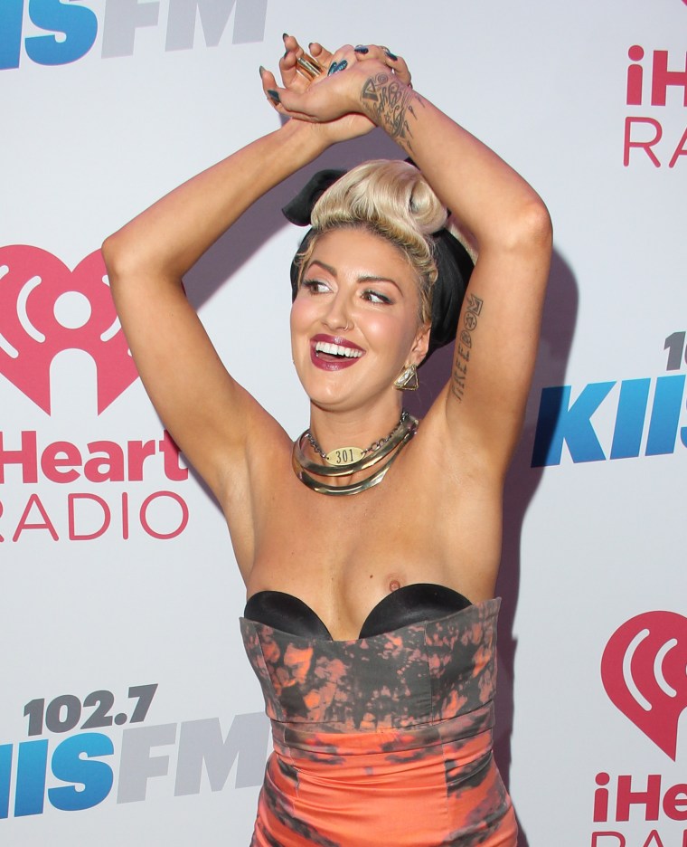 Neon Hitch wore a dress that couldn’t rise to the occasion.