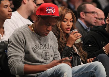 And she was caught peeping her hubby’s texts…