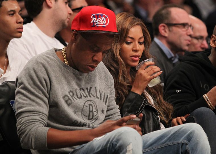 And she was caught peeping her hubby's texts...