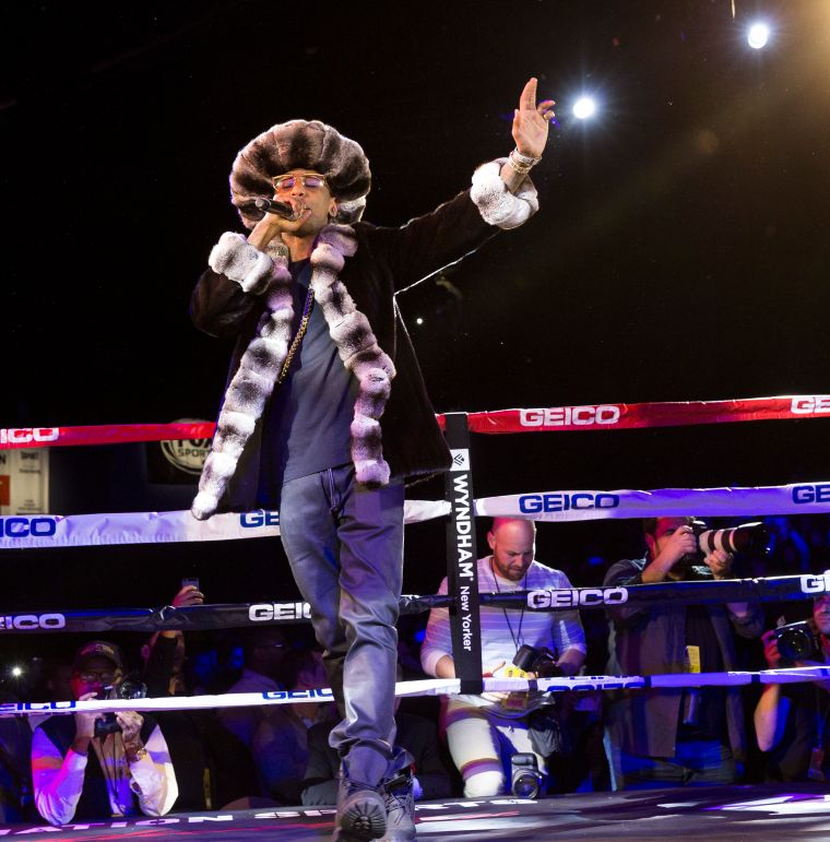Fabolous performs for the packed crowd.
