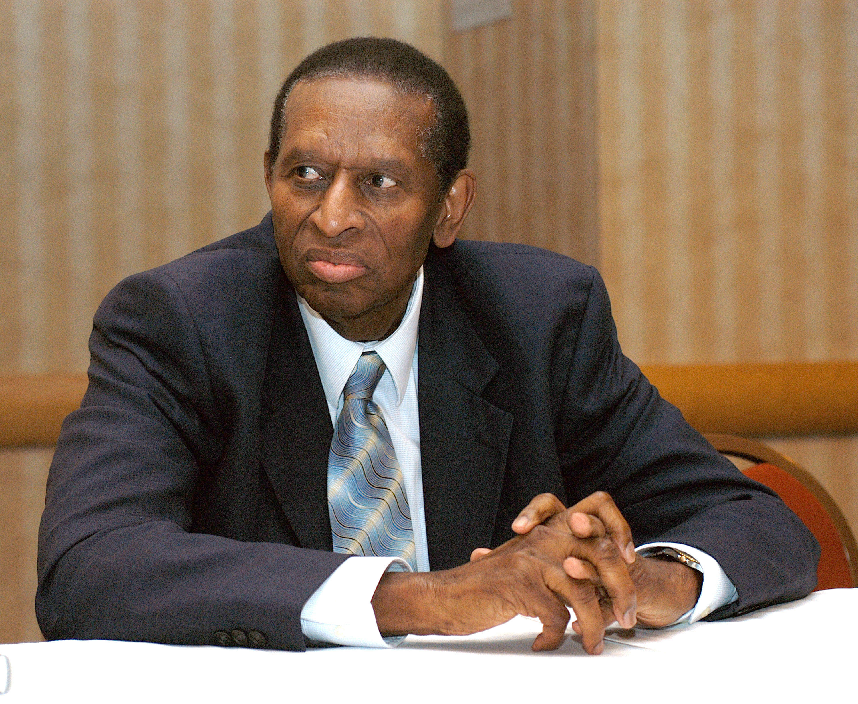 Earl Lloyd First African American To Play In The Nba Dead At 86 Global Grind