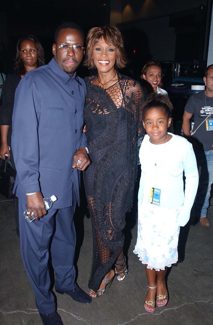 Bobby, Whitney, and Bobbi pose for a flick at he 2002 VH1 Divas show.