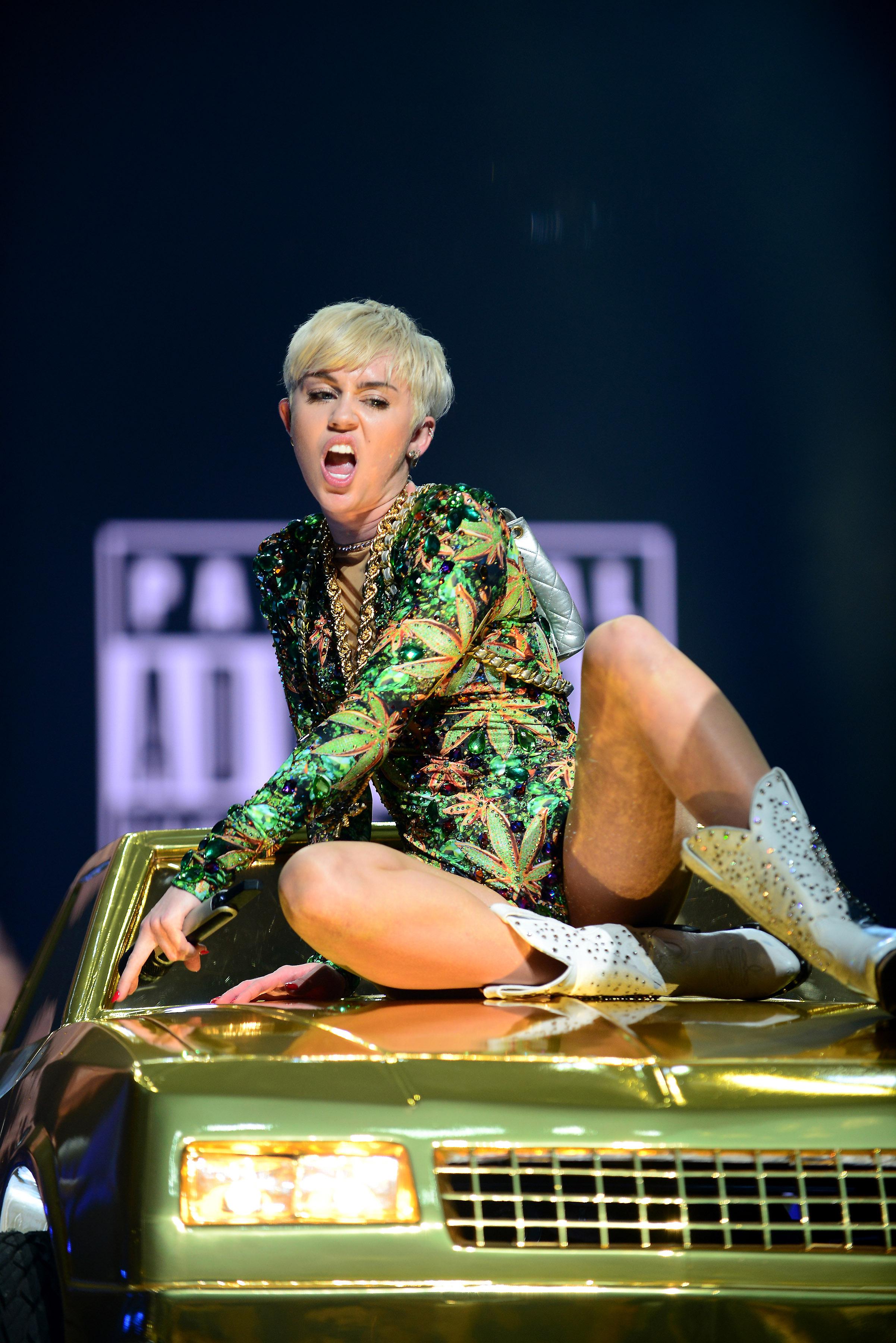 Miley Cyrus Bangerz Tour In Miami