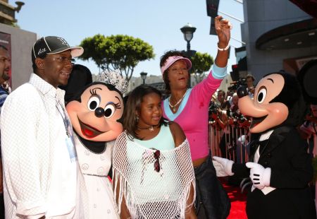 The Browns posed with Mickey and Minnie at “The Princess Diaries 2: Royal Engagement” premiere.