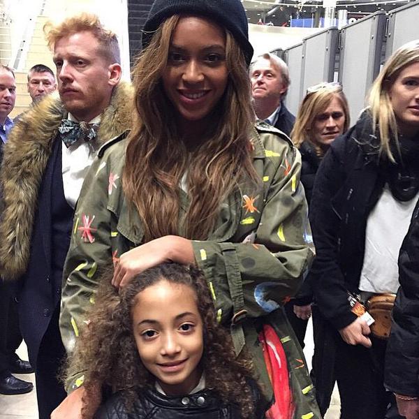 Beyonce poses with Scottie Pippen’s daughter.