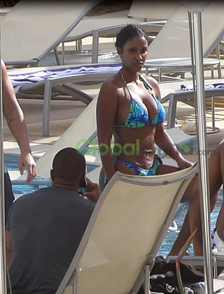 Drake and his latest boo Bernice Burgos were spotted relaxing by the hotel pool in Perth, Western Australia.