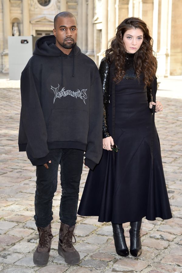 Christian Dior : Outside Arrivals - Paris Fashion Week Womenswear Fall/Winter 2015/2016