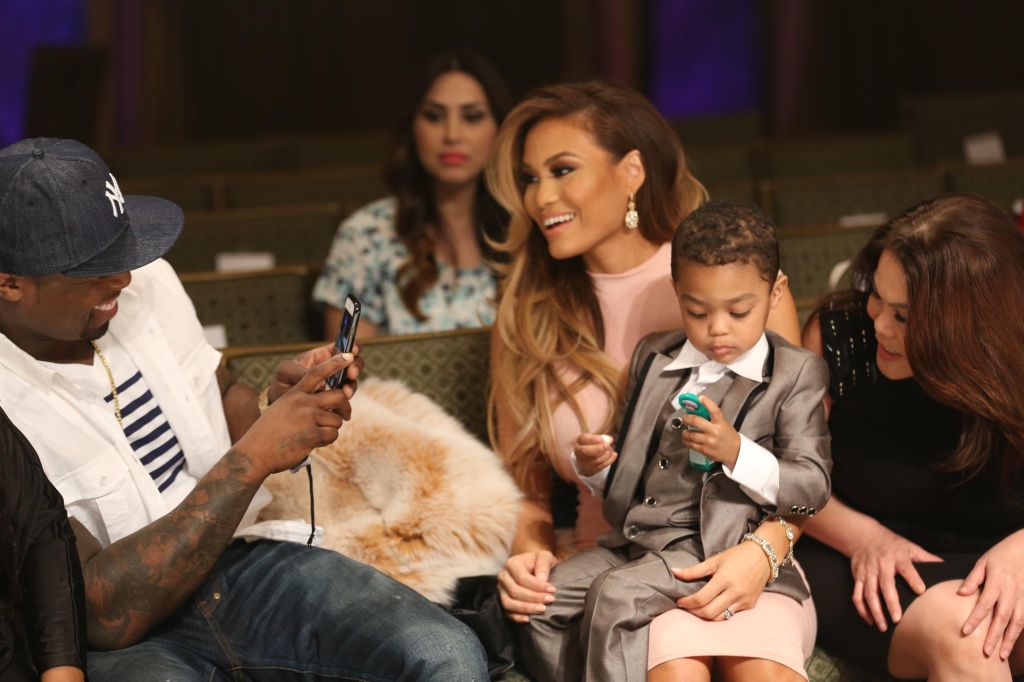 50 cent and Daphne Joy cheer on their son during LA Fashion Week