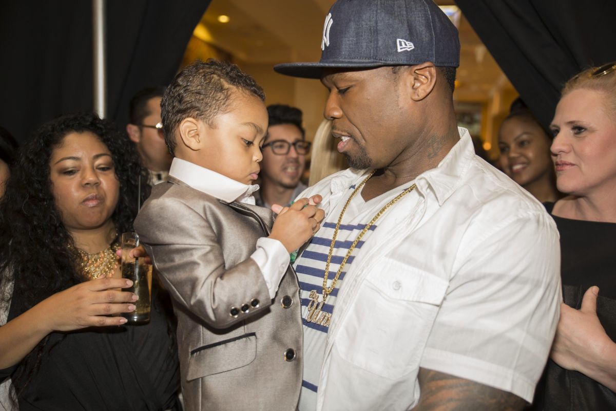 50 cent and Daphne Joy cheer on their son during LA Fashion Week