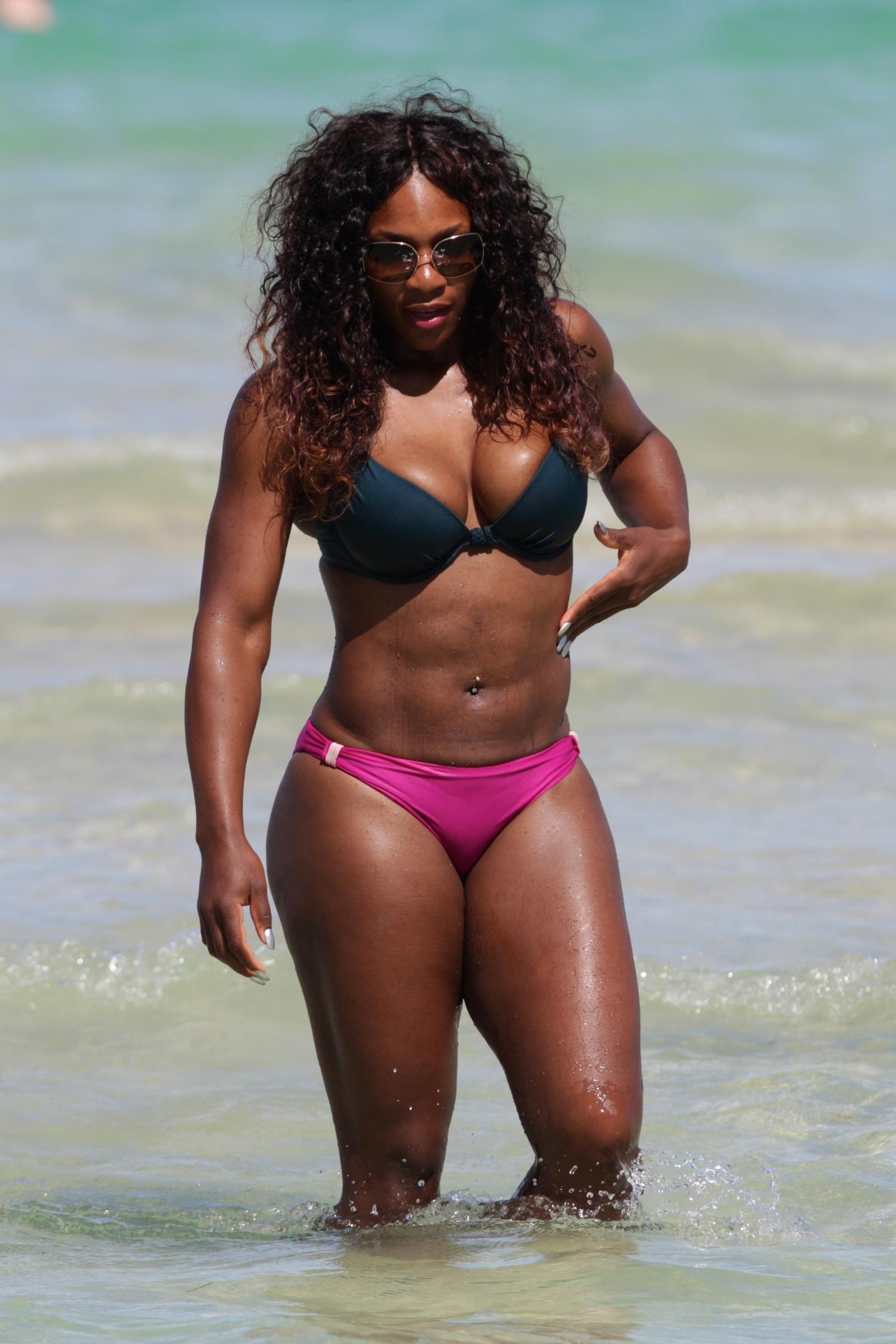 Serena Williams in a mismatched bikini at the beach