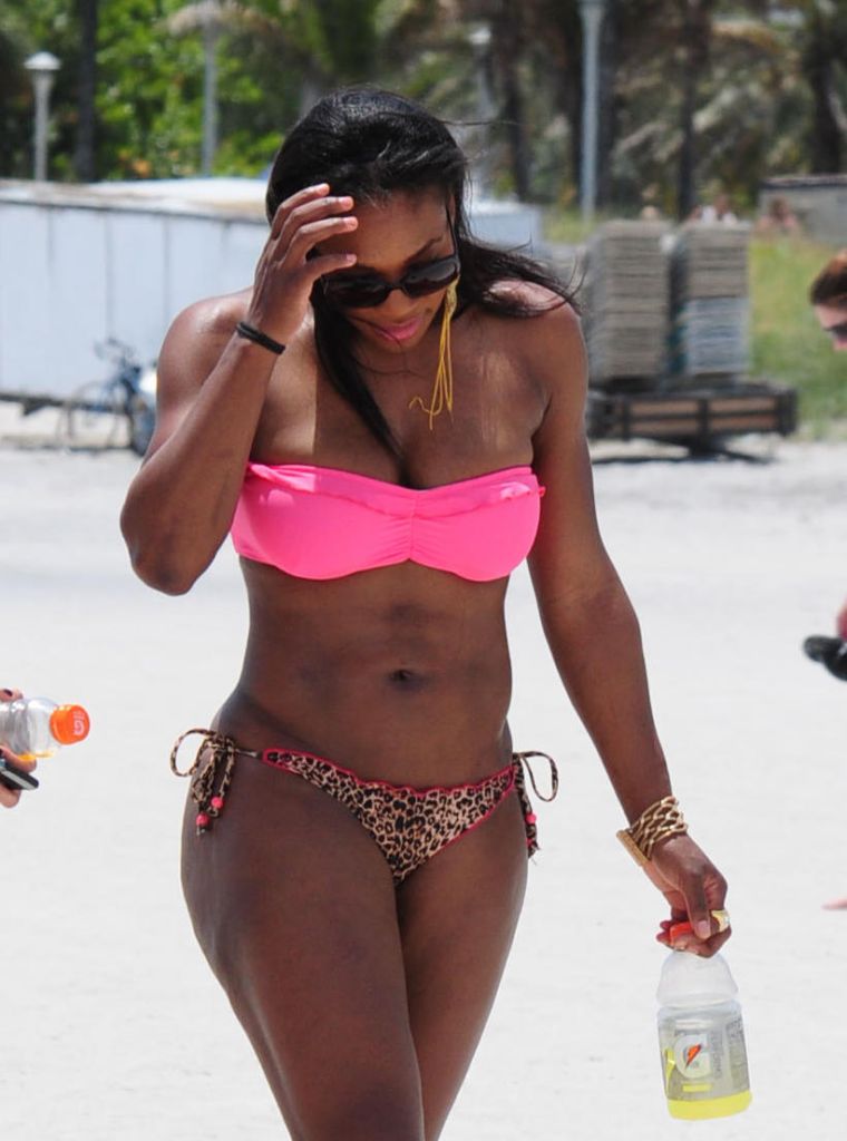 Serena flaunts her rockin' bikini body.
