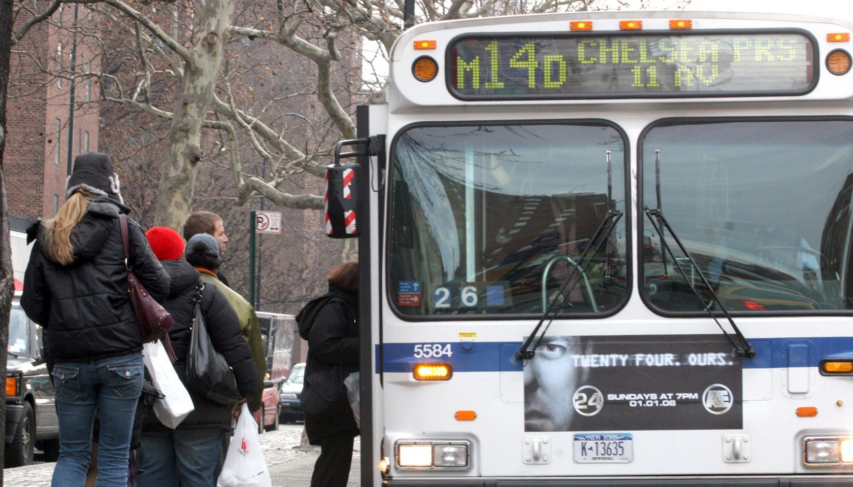 Commuters Return To Mass Transit After Three Day Strike