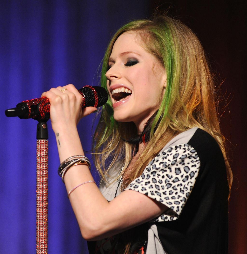 Avril Lavigne Performs In AOL's Los Angeles Studio