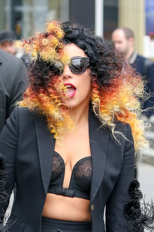 Katy Perry rocks blue hair