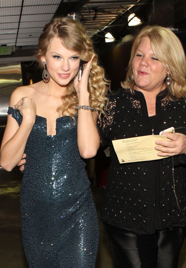 Taylor Swift and her Mother