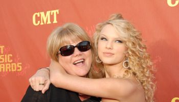 Taylor Swift and her Mother