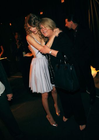 Taylor Swift and her Mother