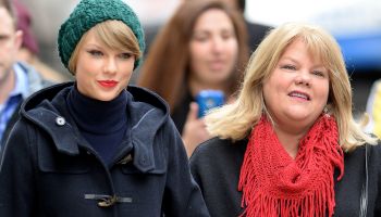 Taylor Swift and her mother Andrea Finlay