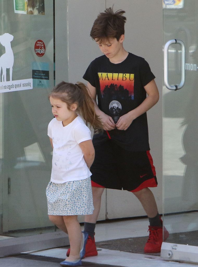 Can we just take a moment and look at how adorable and proper Harper Beckham is?