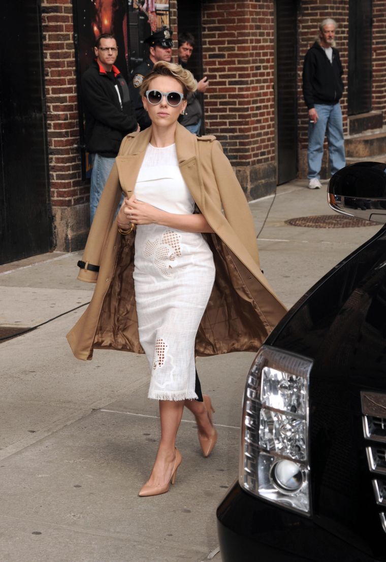 Get ’em girl! Scarlett Johansson was seen looking picture perfect while visiting the “Late Show with David Letterman.”