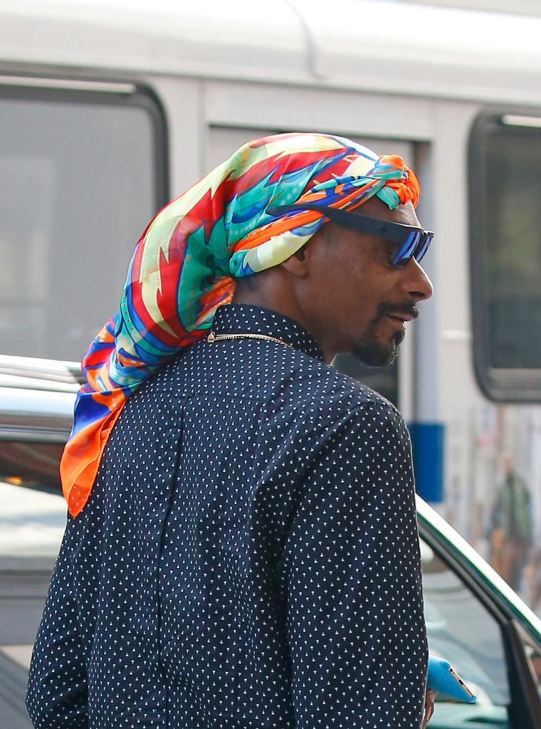 Snoop Dogg's scarf game was on fleek as he headed inside Highline Studios in New York.