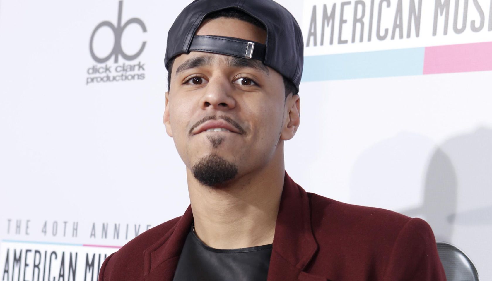 The 40th American Music Awards - Red Carpet
