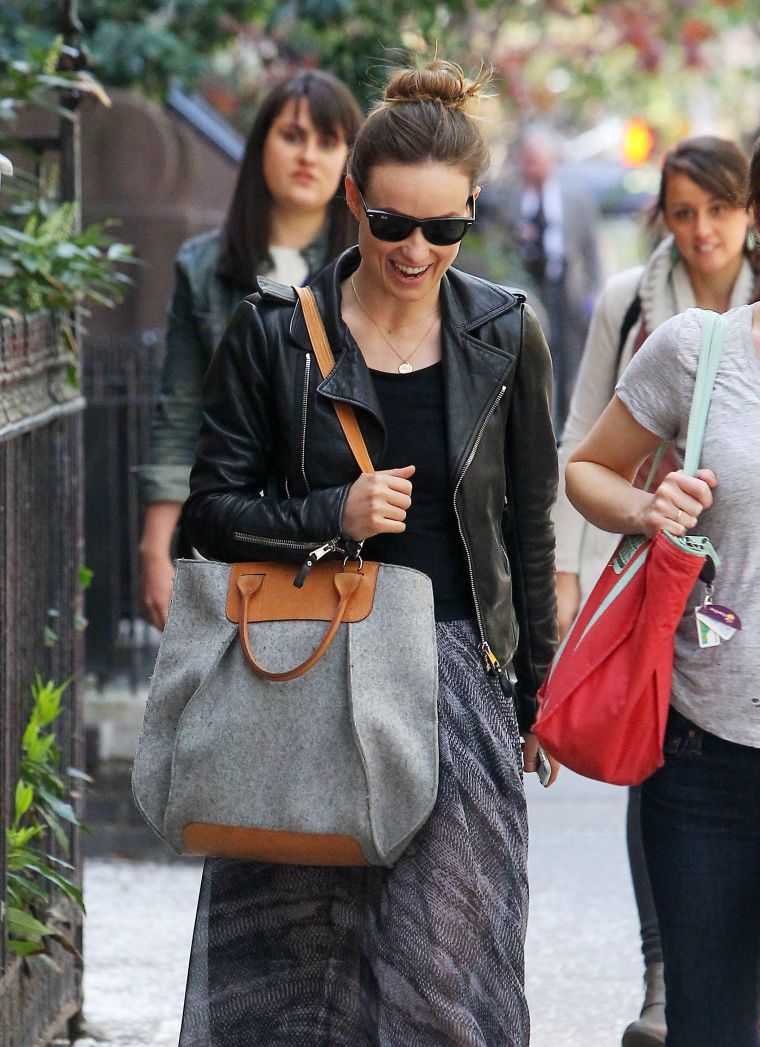 Olivia Wilde seemed happy as she left her brother’s apartment in NYC’s West Village neighborhood on Thursday afternoon.