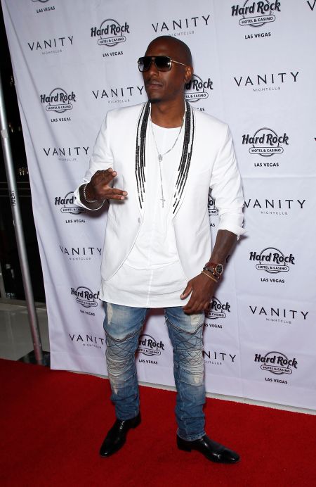 Tyrese hosting a pre-party fight at Vanity in Las Vegas.